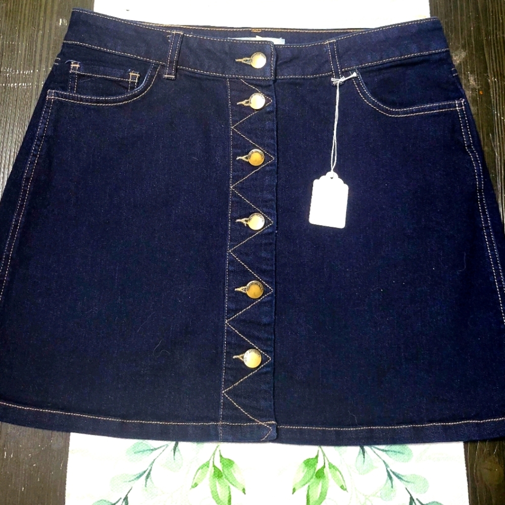 Boutique blue jean mini skirt size Medium.